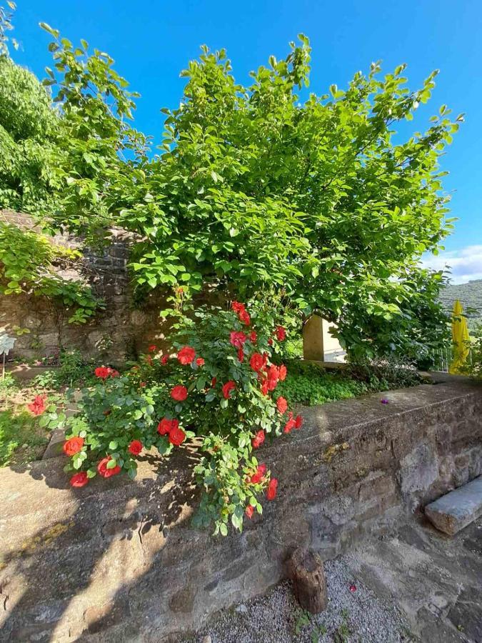 Apartamento Under The Rock House In Osp With Hot Tub Exterior foto