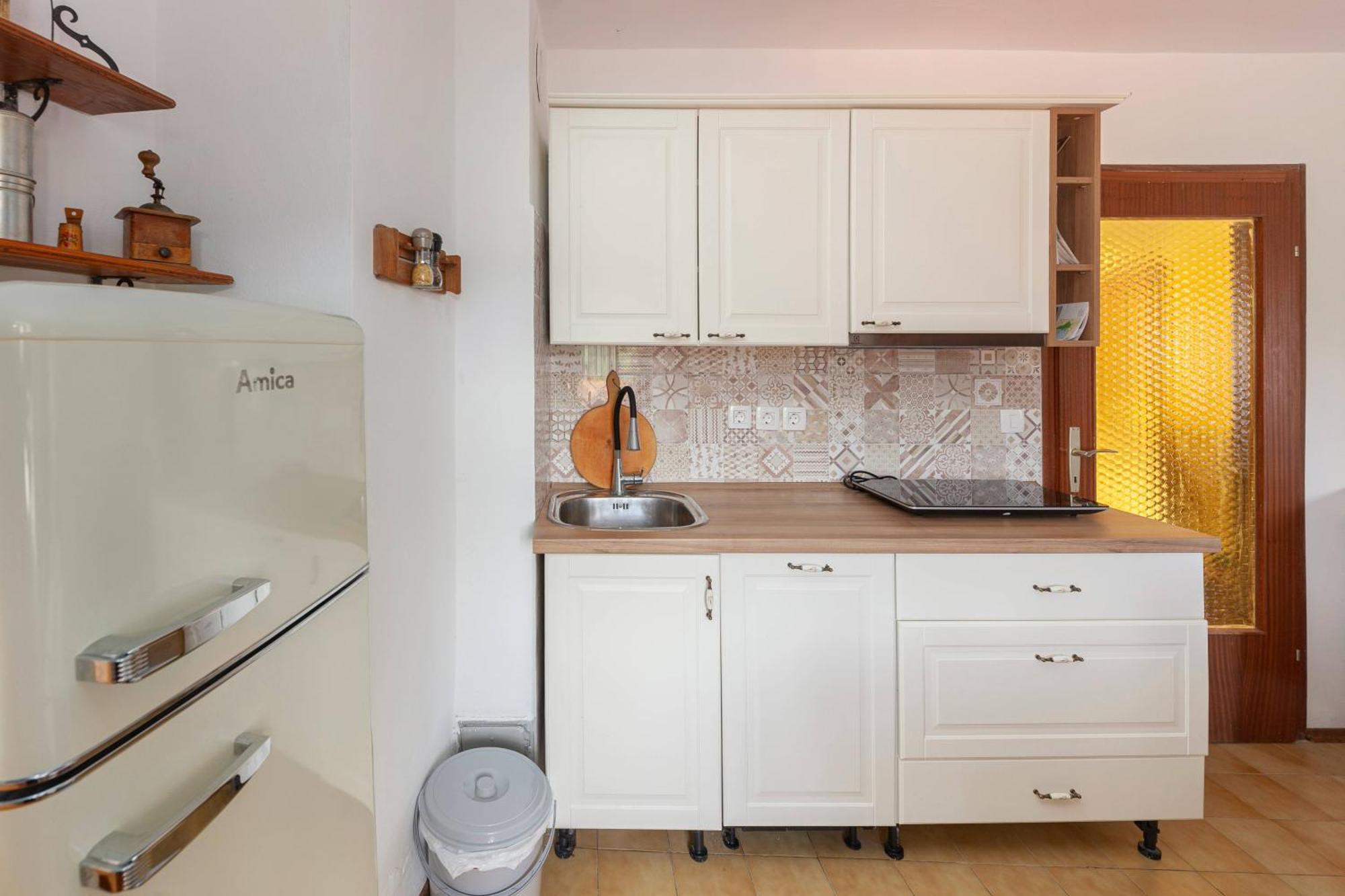 Apartamento Under The Rock House In Osp With Hot Tub Exterior foto