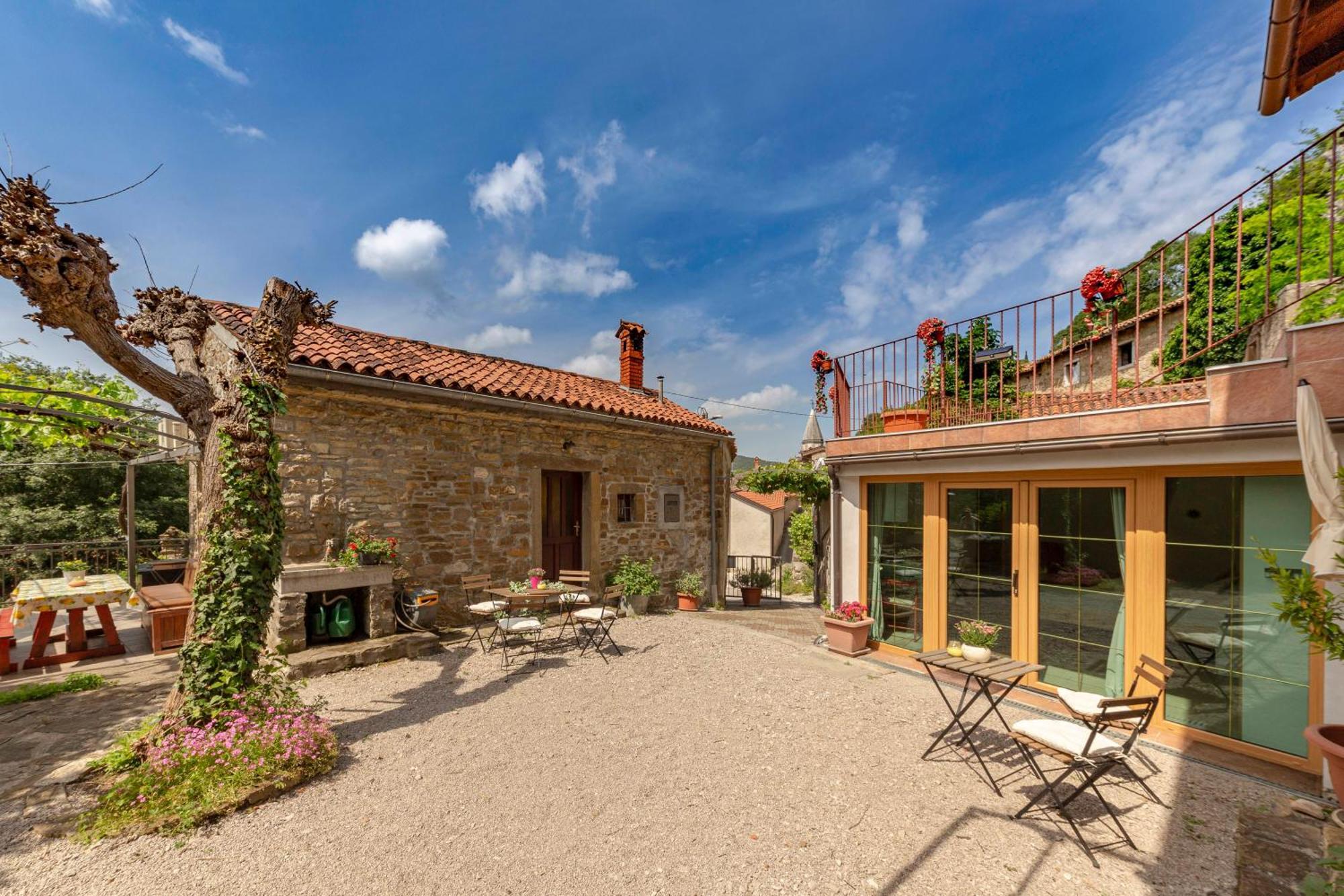 Apartamento Under The Rock House In Osp With Hot Tub Exterior foto