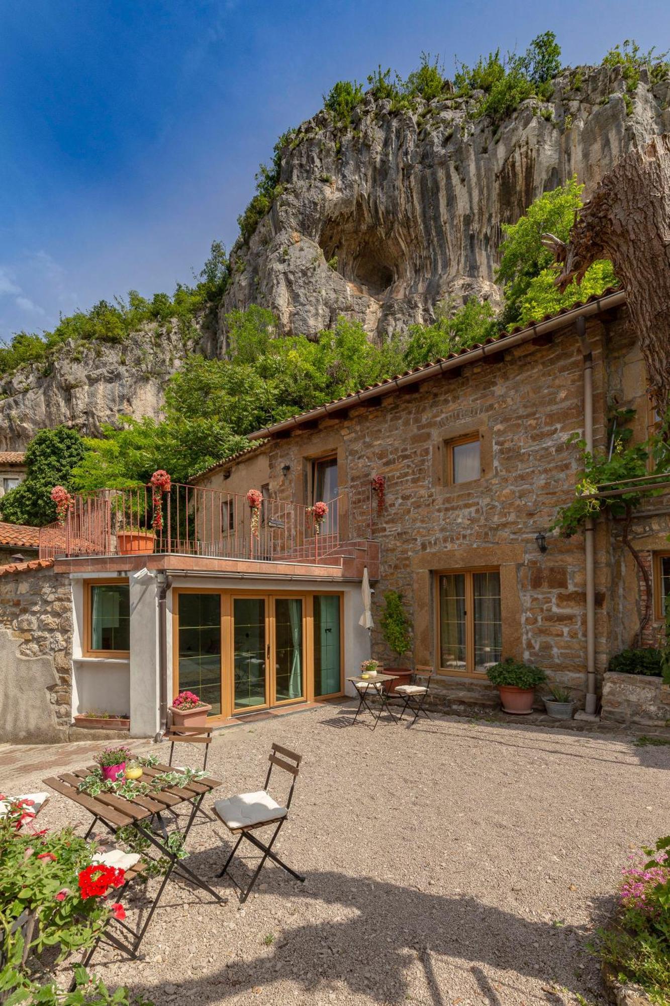 Apartamento Under The Rock House In Osp With Hot Tub Exterior foto